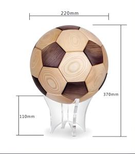 BALLON de football décoratif, en bois massif