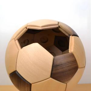 BALLON de football décoratif, en bois massif