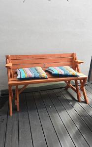 Banc de jardin bois massif, transformable en table pique-nique